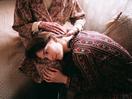 Mẹ ơi con đã thương người dưng quá nhiều mà chẳng thương mẹ được bao nhiêu