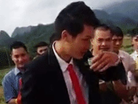 Lấy vợ Lạng Sơn đâu có dễ: Chú rể phải uống 20 chén rượu mới được đón dâu