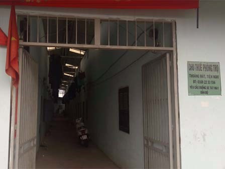 Sau tiếng la hét, vợ tử vong với nhiều vết đâm, chồng gục dưới nền nhà