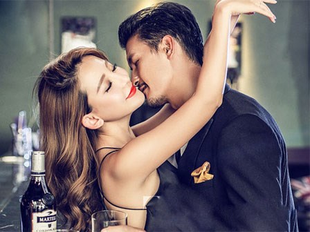 0h đêm, đến căn hộ mới mua, chết sững khi thấy chồng sắp cưới nằm ôm gái