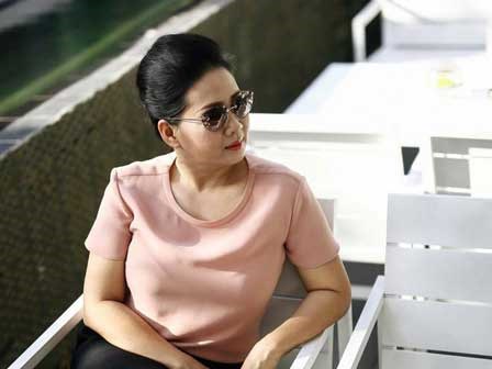 Nữ giám đốc làm mẹ đơn thân dạy con gái cách chọn chồng,
