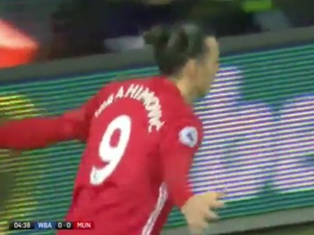 Ibrahimovic lập cú đúp, M.U bất bại 10 trận liên tiếp