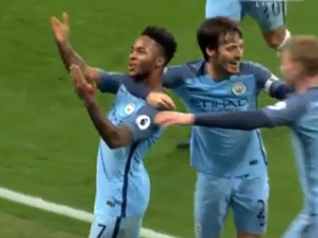 2 bàn thắng việt vị giúp Man City hạ Arsenal