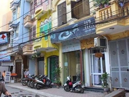 Trang trí Noel, giám đốc doanh nghiệp rơi xuống đất tử vong