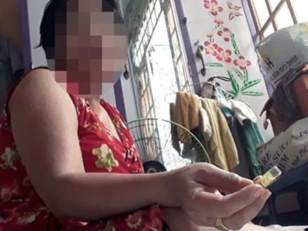 Vào nơi chuyển giới “chui”