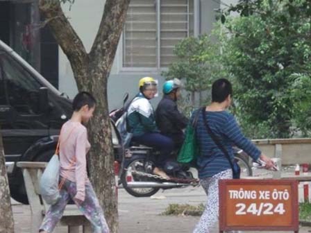 Vụ mẹ “nhốt” không cho con đi học ở Hà Nội: Mong mỏi đưa 2 mẹ con đi chữa bệnh