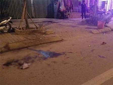 Trọng án ở Hà Nội: Nam thanh niên bị chém gần đứt cổ vì can bạn đánh nhau