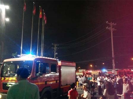 Cháy siêu thị Big C ở Sài Gòn, người dân chen chúc ở thang cuốn để tháo chạy ra ngoài