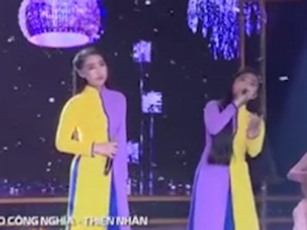 Cô bé Thiện Nhân - 14 tuổi hát