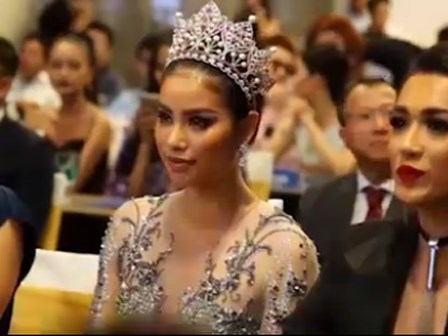 Phạm Hương khóc nức nở khi nhắc lại cuộc thi Miss Universe 2015