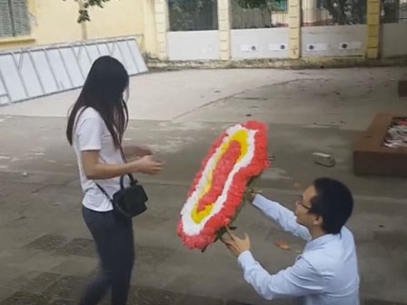Màn tỏ tình chưa từng có giữa sân trường ở Hà Nội và cái kết đắng