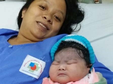 Sản phụ 9X ở miền Tây sinh thường bé gái 5,2 kg