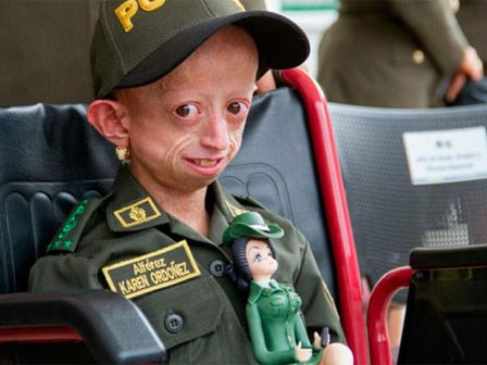 Cô bé 12 tuổi có ngoại hình hệt như bà lão 90 đã qua đời