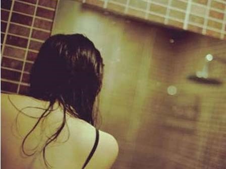 Dượng rể 3 lần xâm hại cháu vợ trong khi đi tắm