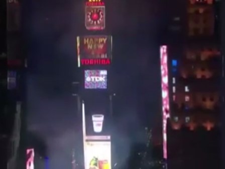 Quả cầu pha lê New York thu hút 1 triệu dân dịp năm mới