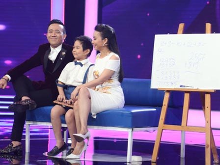 Ai cũng choáng váng trước tài tính toán phi thường của cậu bé 6 tuổi