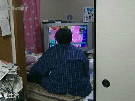 Thanh niên 30 năm chưa bước chân ra khỏi cửa, chỉ ngồi nhà chơi game và đọc truyện tranh