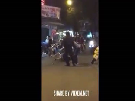 Chàng trai đạp người yêu dã man giữa phố Đà Nẵng gây bức xúc