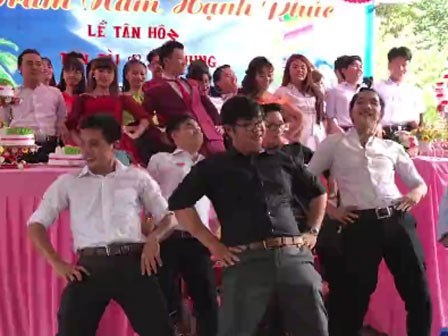Hãy quên “Ông bà anh” đi nhé, đây mới là clip 