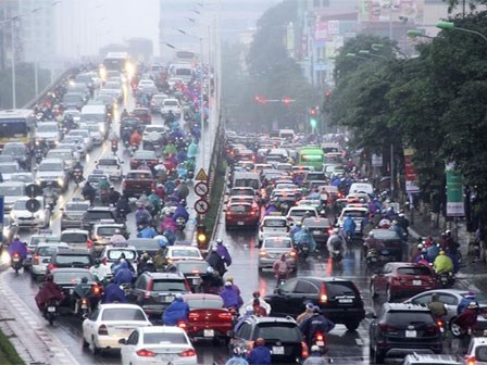 Hà Nội mưa rét, nhiều đường tắc trầm trọng