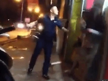 Vợ bụng bầu, đu cửa xe bắt quả tang chồng cặp bồ và nỗi tủi hờn khôn tả