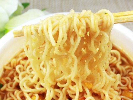 8 bí mật ẩn chứa trong gói mì tôm có thể khiến bạn giật mình