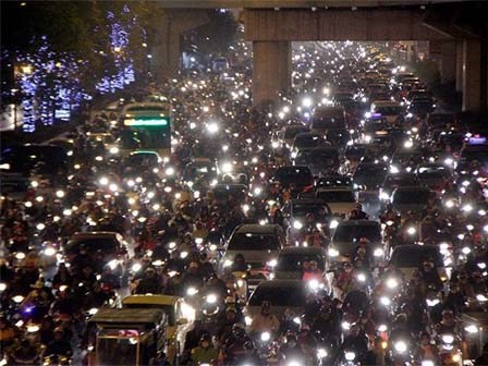 Hà Nội: Mịt mờ đường về nhà, xa quá xa vì tắc