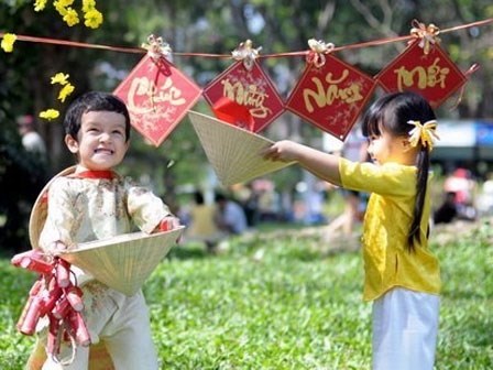 Cả năm MAY MẮN, THĂNG QUAN PHÁT TÀI nếu chọn được em bé có “TUỔI VÀNG” này để xông đất đầu năm nay