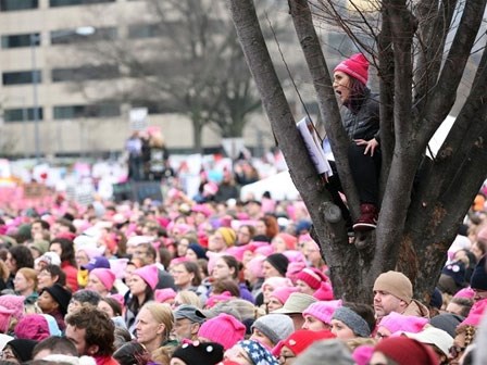 5 triệu người biểu tình phản đối Trump trên toàn thế giới