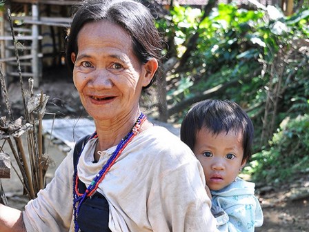 Đổi thay ở làng bệnh lạ