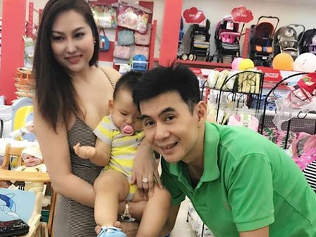 Phi Thanh Vân vẫn mỉm cười giữa
