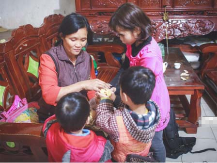 Người mẹ nghèo sinh 14 đứa con: Cố gắng tích góp để lỡ nằm xuống còn có cỗ quan tài-20