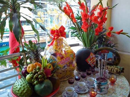 Văn khấn lễ tạ năm mới: Cúng hóa vàng ngày Tết