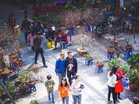 Chớp mắt, Tết đã dần qua, bỗng khắc khoải tiếc nuối cái không khí rộn ràng thế này của phiên chợ ngày Xuân