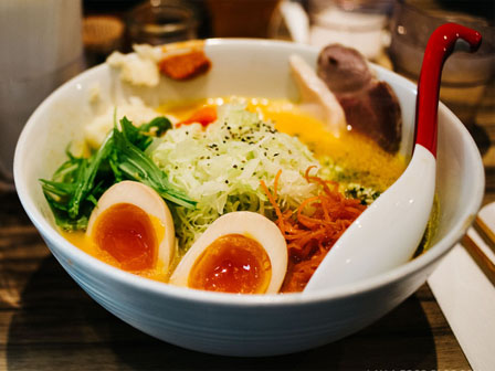 43 tuổi, bà mẹ một con vẫn khiến chồng thấp thỏm lo giữ vì quá trẻ đẹp!-11