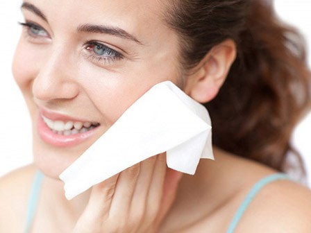 Rước họa cho da vì khi thường xuyên sử dụng khăn ướt