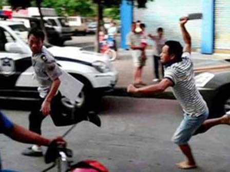 Chồng cũ điên cuồng chém gục chồng mới của vợ