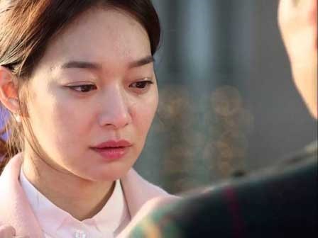 Vợ trẻ khốn khổ vì chồng già gia trưởng khiến cuộc sống hôn nhân không khác nào địa ngục