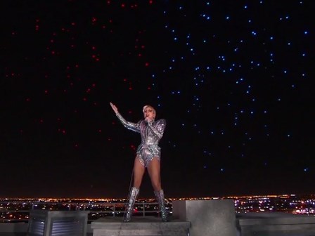 Intel tung 300 ngôi sao lên trời cho tiết mục của Lady Gaga