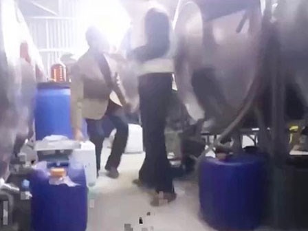Giật mình với công nghệ sản xuất rượu thuốc siêu rẻ tại Hưng Yên