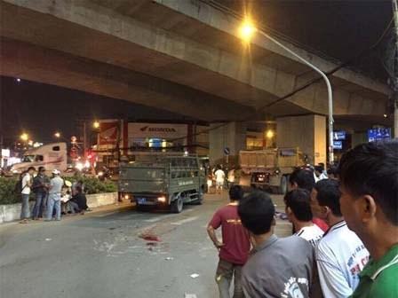 Xe tải cuốn 4 người vào gầm, một bé trai 3 tuổi tử vong