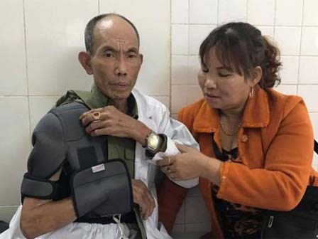 Bắt tạm giam người cha hành hung thương binh già