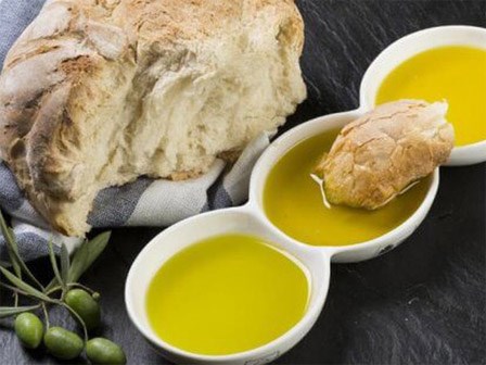 Mỗi ngày ăn 1 - 2 lát bánh mì với dầu ô liu: Những tác dụng mà bạn không ngờ!