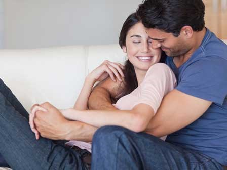 Đừng lo mất chồng, cứ nhìn vào những điểm này là đủ thấy chồng vẫn yêu bạn phát điên