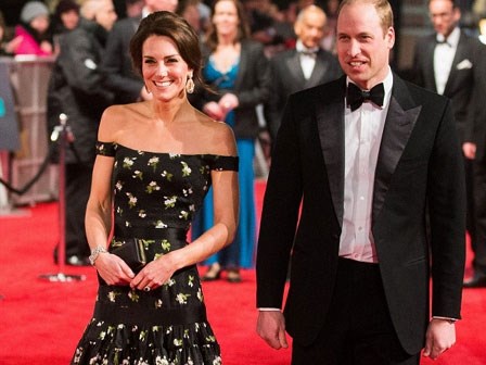 Công nương Kate đẹp như hoa sánh vai bên chồng tại thảm đỏ BAFTA 2017