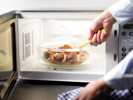 6 loại thực phẩm đừng bao giờ cho vào lò vi sóng nếu không muốn ăn phải chất độc