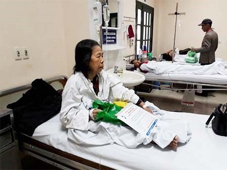 Người phụ nữ cô độc, khổ hơn