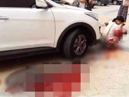 Bé gái 2 tuổi bị cán tử vong khi đang chơi trước mũi xe ô tô