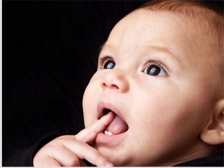 Con mọc răng nhẹ nhàng, không quấy khóc khi mẹ thực hiện đúng hướng dẫn này