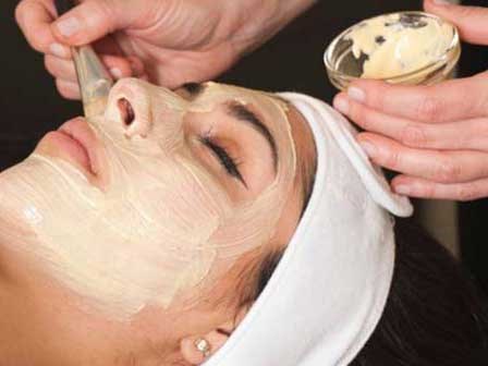 Da trắng như trứng gà bóc nếu biết 2 cách dưỡng từ sữa ong chúa
